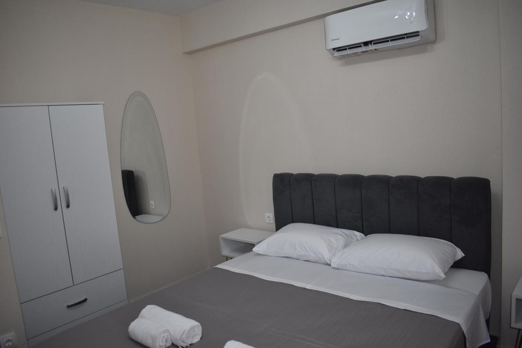 The Modernist Apartment *
